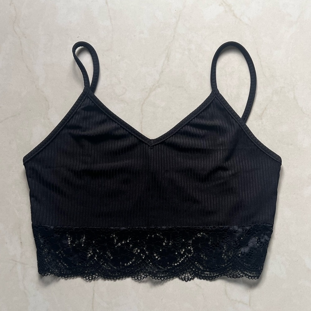Black floral lace trim ribbed crop top